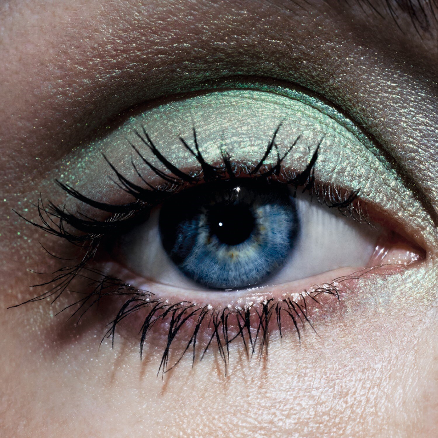 SOMBRA DE OJOS MULTIUSOS DE LARGA DURACIÓN